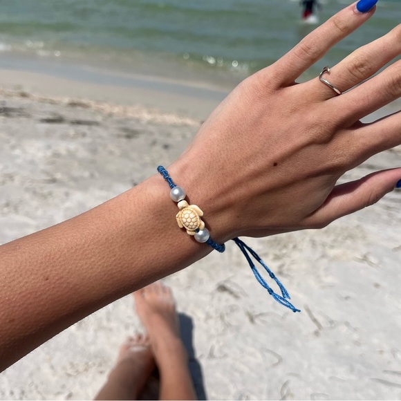 Handmade blue sea turtle pearl bracelet - Picture 3 of 7